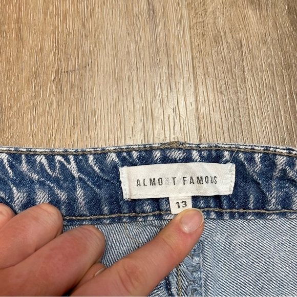 Almost Famous Womens Jeans Size 13 Straight Distressed Acid Wash Juniors Blue - Picture 3 of 16
